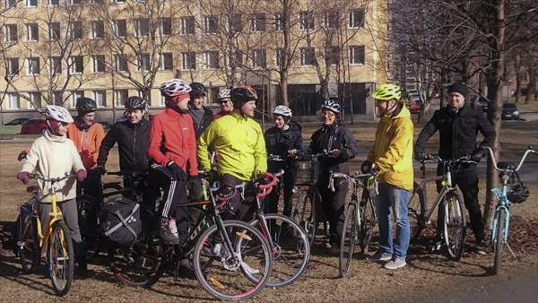 Dicoden porukka valmiina kilometrien kartuttamiseen Dicoden porukka valmiina kilometrien kartuttamiseen